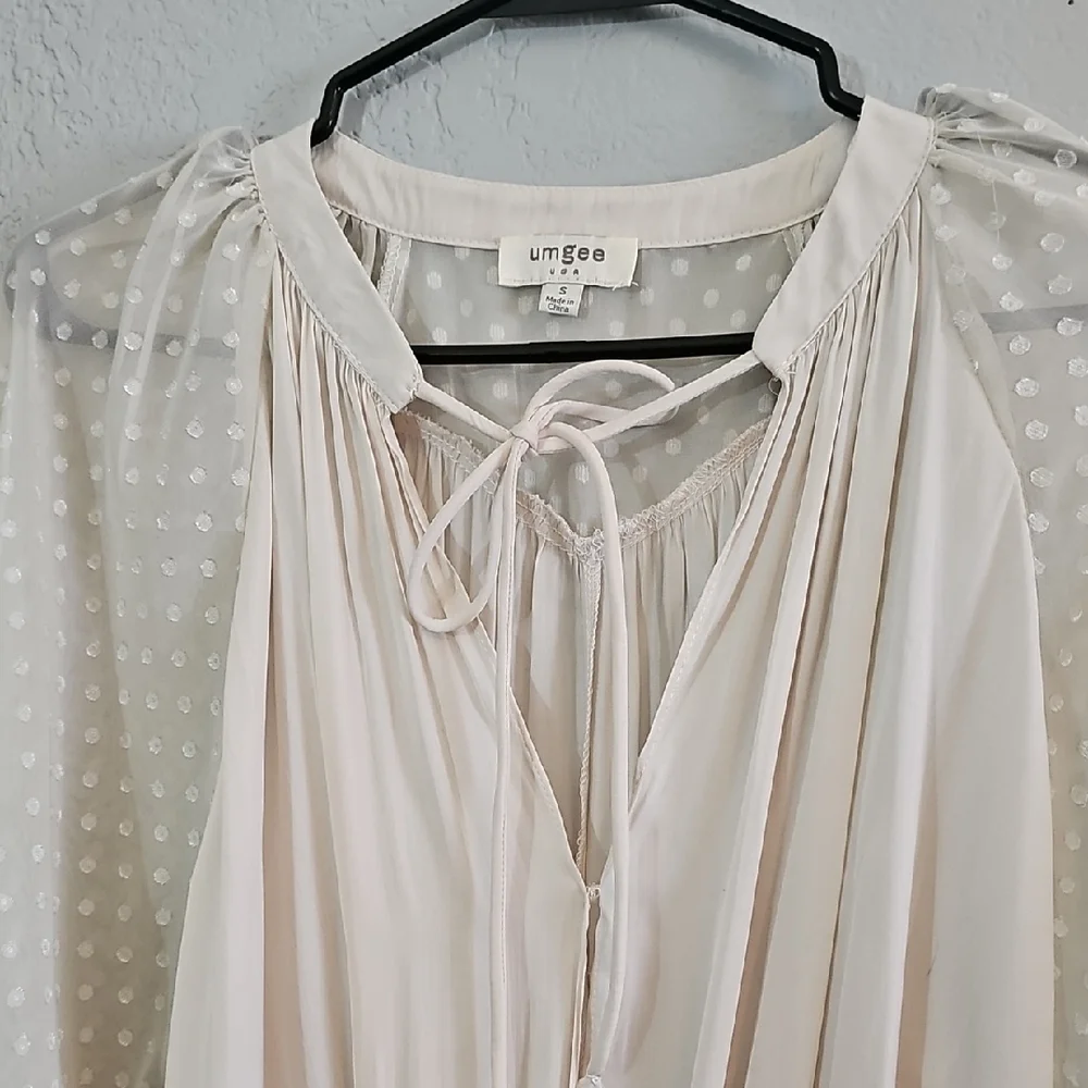 Umgee Cream Blouse Twist Front Sheer Swiss Dot Balloon Sleeves Womens Small - Picture 2 of 8